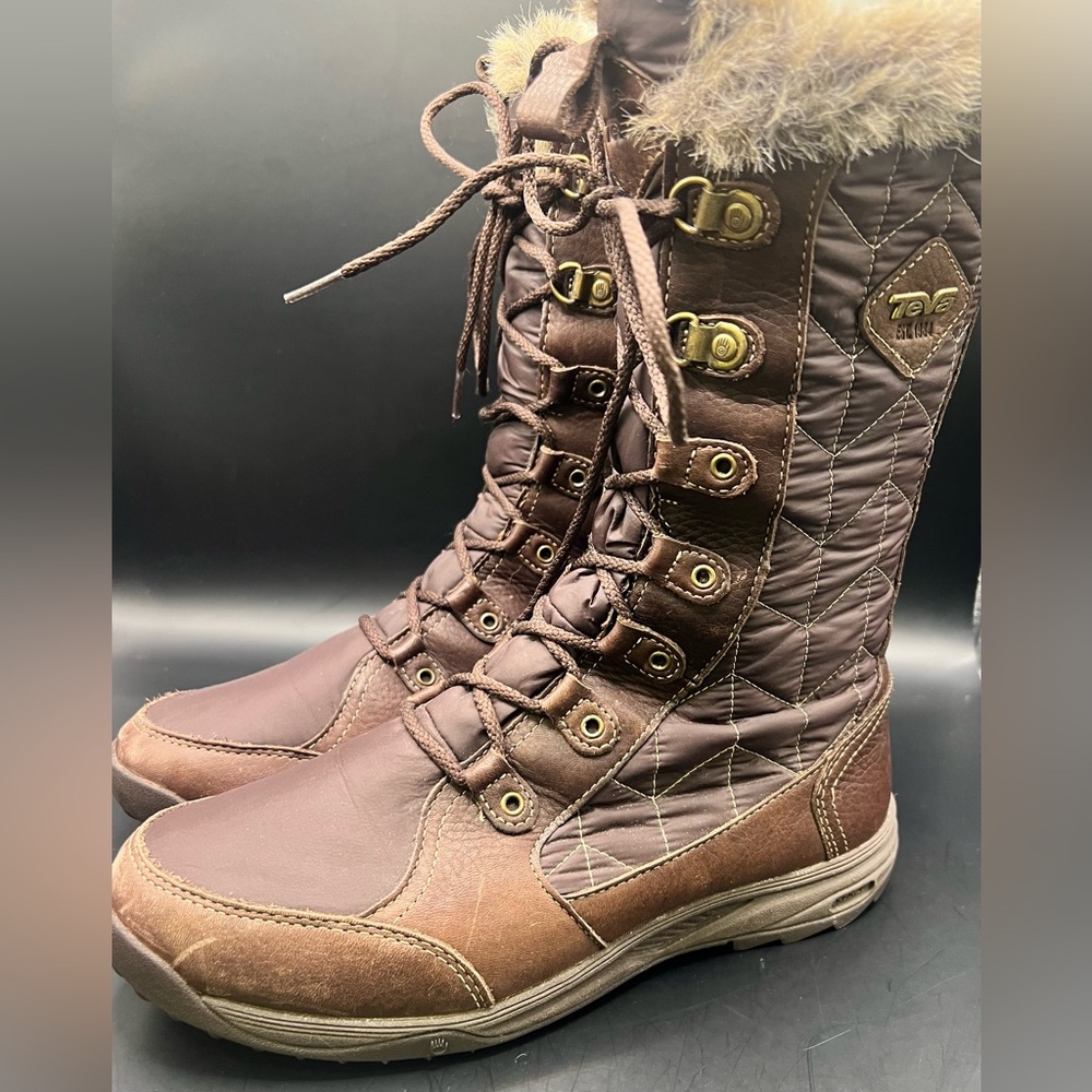 Teva Brown Boots with Fur Trim- Size:8, cosmetic scratches, Lenawee